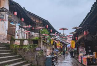 独自旅行过程中女性需要准备什么以保护自身安全？游戏画面